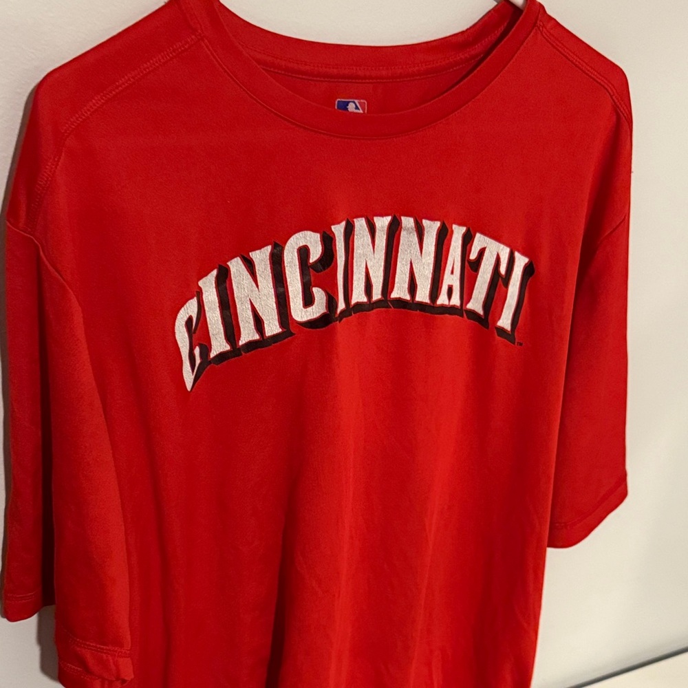 REDS GENUINE MLB Red Shirt